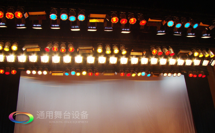 燈光吊桿機組成（桿體結(jié)構(gòu)、卷揚系統(tǒng)和控制系統(tǒng)等）及相關參數(shù) 
