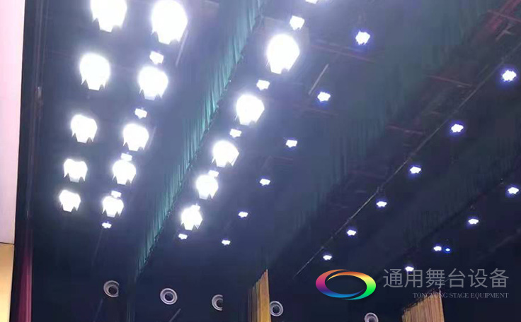 舞臺(tái)燈光常用燈位頂光，配圖詮釋頂光燈位含義
