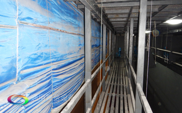 設置在舞臺上空，以金屬排架懸掛燈具的設備——燈光吊架Side lighting ladder通用舞臺吊桿
