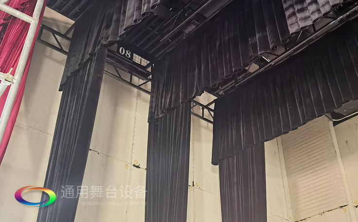 設置在舞臺上空，以金屬排架懸掛燈具的設備——燈光吊架Side lighting ladder通用舞臺吊桿