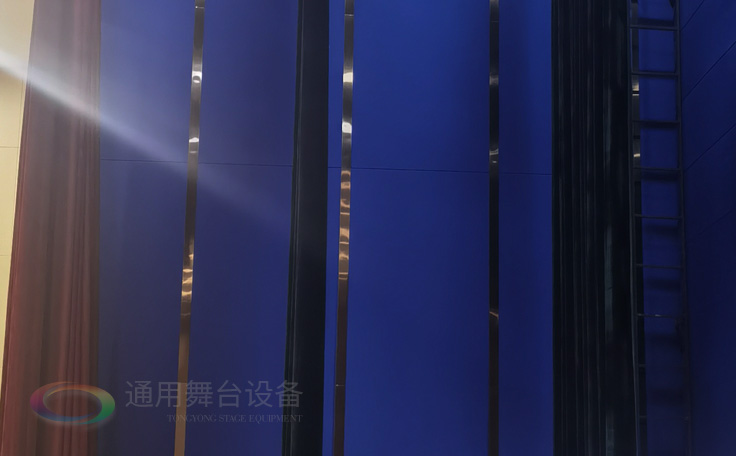 舞臺(tái)幕布的阻燃等級(jí)：永久性阻燃、阻燃、耐久性阻燃、非阻燃、可加工為阻燃...