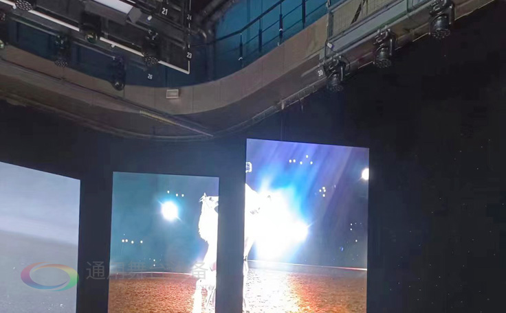 通用舞臺吊桿為曲靖電視臺演播廳提供從系統(tǒng)設(shè)計(jì)、設(shè)備成套、安裝施工、系統(tǒng)調(diào)試及技術(shù)支持一體化服務(wù)