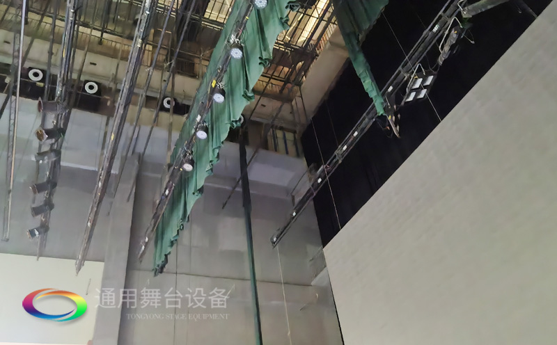 廣西梧州某劇場順利通過項目驗收 項目設(shè)計舞臺機械、舞臺吊桿系統(tǒng)、專業(yè)燈光系統(tǒng)等