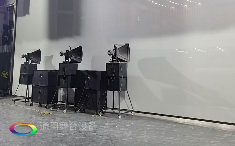 通用舞臺承建：南京曉莊學(xué)院報(bào)告廳舞臺項(xiàng)目（舞臺音響、舞臺燈光吊桿、幕布...）